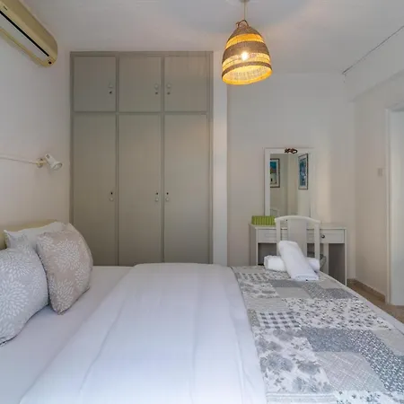 Vision 1-bedroom In * أيا نابا